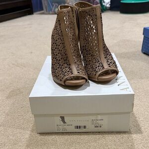 EUC Ann Taylor Billie Tan Laser-Cut Peep-Toe Heels